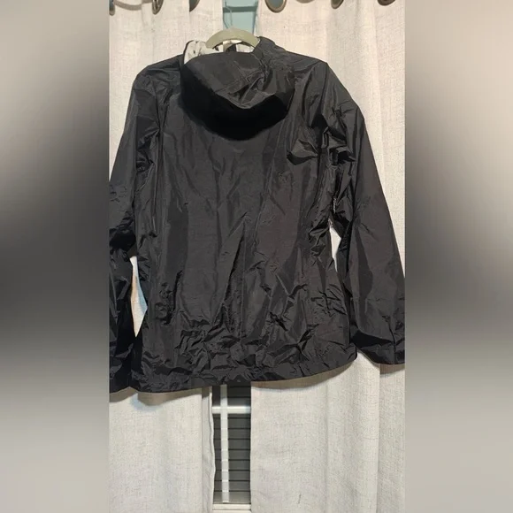 Patagonia Black Windbreaker Jacket Lightweight Weather-Resistant - Picture 3 of 6